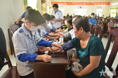 Cần Thơ: 300 người dân được khám bệnh miễn phí