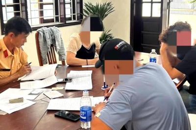 CSGT Đà Nẵng tịch thu phương tiện đối với người nước ngoài buông cả hai tay khi điều khiển xe mô tô tham gia giao thông