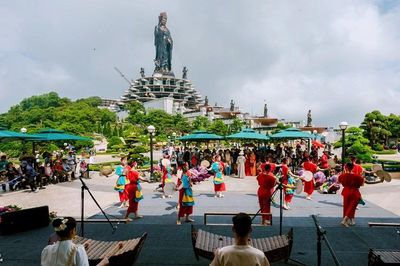 Du khách sẽ được chiêm ngưỡng các kiệt tác tạo hình hoa quả của nghệ nhân tại núi Bà Đen trong tháng 6