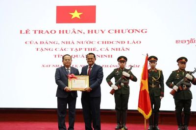 Quảng Ninh đón nhận Huân chương Lao động hạng Nhất của nước CHDCND Lào