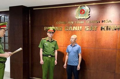 Tự sản xuất nem chua rán, gắn nhãn thực phẩm sạch của doanh nghiệp khác