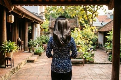 Bí quyết giữ mái tóc dày mượt, trẻ trung cho phụ nữ tuổi 40-50
