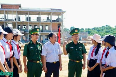 Những người lính quân hàm xanh góp sức xây trường nơi phên giậu Tổ quốc