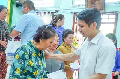 Nhiều phần quà ý nghĩa đến với người dân đảo xa ở Gia Lai