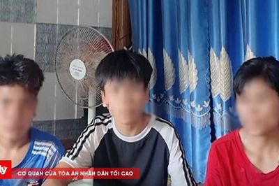 Xác minh vụ hai thiếu niên phải bán điện thoại để về quê
