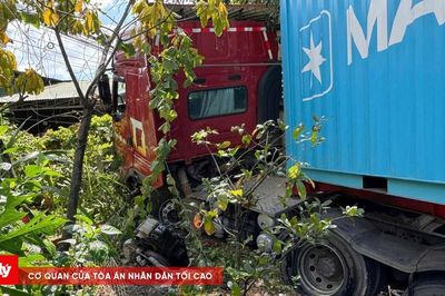 Xe đầu kéo tông máy cày trên Quốc lộ 14, nhiều người tử vong