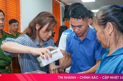 Người dân phấn khởi nhận tiền bồi thường dự án đường Xô Viết Nghệ Tĩnh kéo dài
