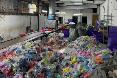 TP Hồ Chí Minh triệt phá đường dây sản xuất hơn 23.000 đôi dép giả thương hiệu