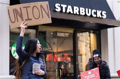 Thảm họa quảng cáo khiến Starbucks lao đao ở Hàn Quốc