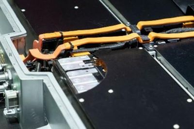 Công nghệ pin có tốc độ sạc siêu nhanh chỉ trong 4 phút và duy trì 6.000 giờ