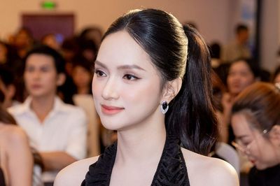 Hương Giang tất bật chạy show sau khi về nước, một chi tiết giữa chốn đông người khiến dân tình xôn xao