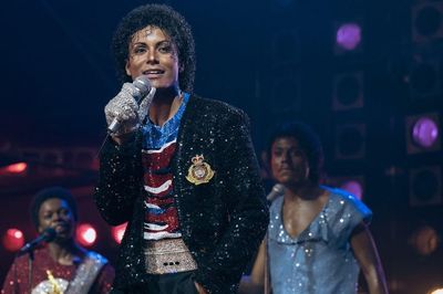 Michael vượt Twilight, lập kỷ lục mới cho hãng phim