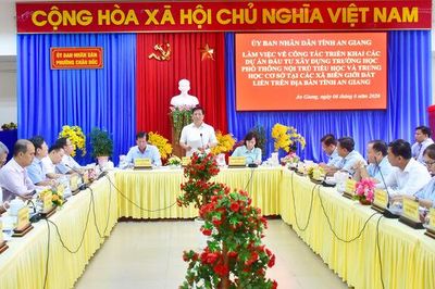 Chủ tịch UBND tỉnh An Giang Hồ Văn Mừng yêu cầu đẩy nhanh tiến độ thực hiện các trường phổ thông nội trú, trung học cơ sở khu vực biên giới