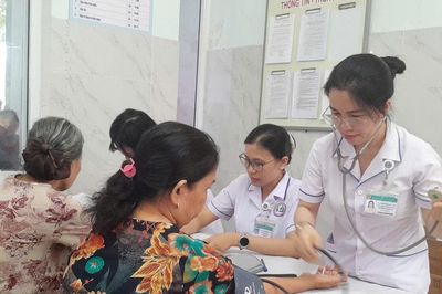 Khởi động chiến dịch khám sức khỏe định kỳ cho người dân