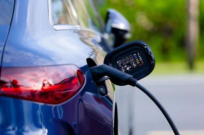 Chuyên gia khuyến cáo cách sạc xe điện an toàn, hạn chế rủi ro