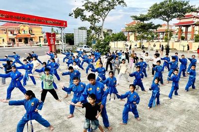 Dạy võ và trao truyền yêu thương