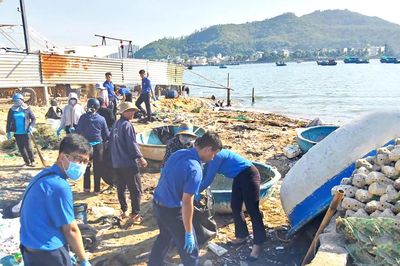 Mặt trận phường Nam Nha Trang ra quân hưởng ứng phong trào toàn dân chung tay bảo vệ môi trường