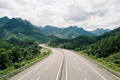 Đề xuất tuyến đường gần 16.000 tỷ đồng kết nối cao tốc Nội Bài - Lào Cai với cao tốc Hòa Bình - Sơn La