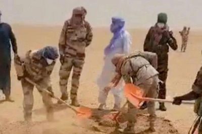 Thảm kịch tại sa mạc Sahara: 49 người tử vong vì khát và sốc nhiệt do hỏng xe