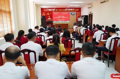 Khai giảng lớp trung cấp lý luận chính trị K64.B04, hệ không tập trung