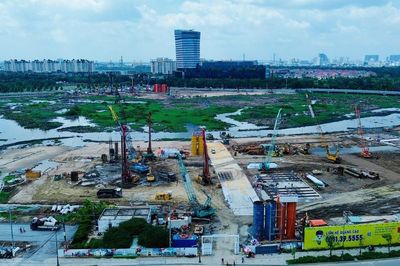 Đại công trường Quảng trường trung tâm TP.HCM nhộn nhịp sau hơn một tháng khởi công