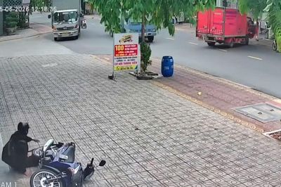 Vượt xe tải đang rẽ phải, nam sinh thoát chết trong gang tấc
