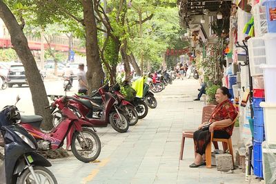 Khi vỉa hè được tính chuyện cho thuê