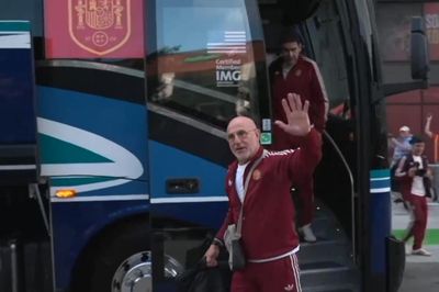 Cổ động viên chào đón ĐT Tây Ban Nha tới dự World Cup 2026