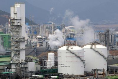 IMF 'báo động đỏ' về kho dự trữ dầu toàn cầu
