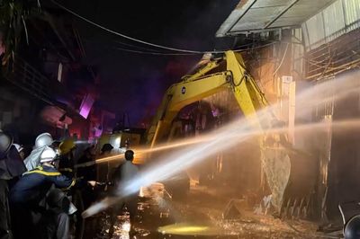 Kịp thời khống chế cháy xưởng gỗ tại làng nghề Liên Hà