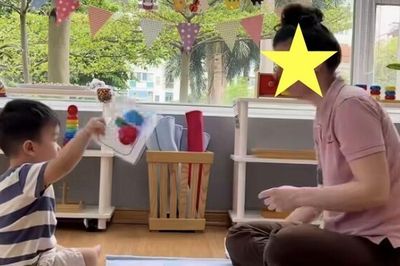 Học mầm non 3 tháng học phí 57 triệu, con trai Quang Hải và vợ Chu Thanh Huyền 21 tháng tuổi nói tiếng Anh rất tốt