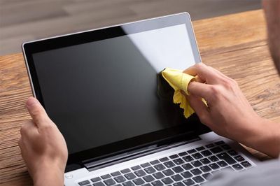 Cách tự vệ sinh laptop tại nhà