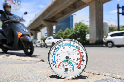 Vì sao Hà Nội ngày càng nóng và ngột ngạt hơn?