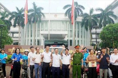 Phường Việt Hưng đồng loạt ra quân vì môi trường xanh - sạch - đẹp