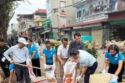 Phú Lương ra quân vệ sinh môi trường hưởng ứng Ngày Môi trường Thế giới