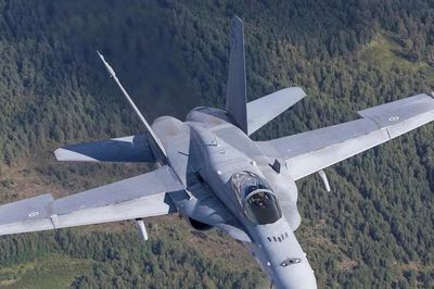 Phần Lan giao tiêm kích F/A-18 Hornet cùng tên lửa tầm bắn 370 km cho Ukraine?