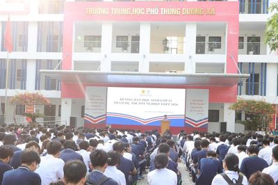 Thi tốt nghiệp THPT 2026: Đề Vật lí 2026 có thể tăng câu hỏi thực tiễn, thí sinh cần chuẩn bị gì?