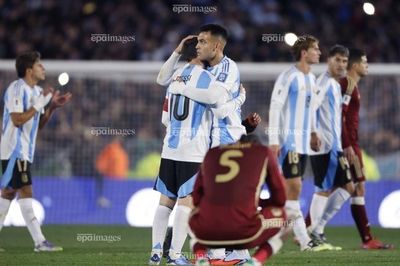 Messi không ra sân, đương kim vô địch Argentina gửi lời cảnh báo