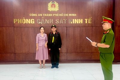 Sao chép ý tưởng thiết kế áo dài 'Thư từ phố thị', chủ sở hữu vải áo dài Đất Lành bị khởi tố