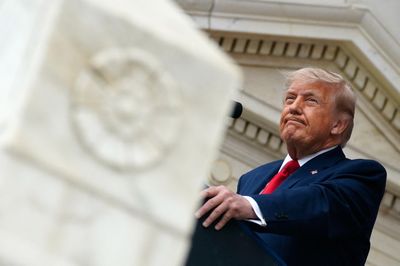 Quyền lực từng giúp ông Trump thắng thế nay thành gánh nặng