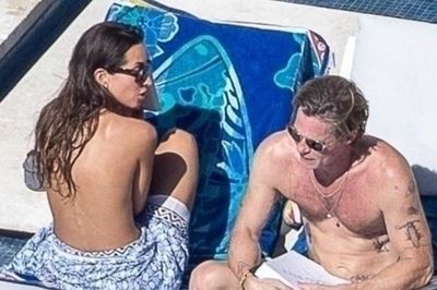 Bạn gái kém 29 tuổi khiến Brad Pitt không rời mắt