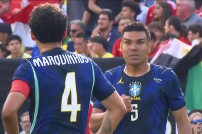 Casemiro nói gì với Marquinhos sau sai lầm chí mạng?
