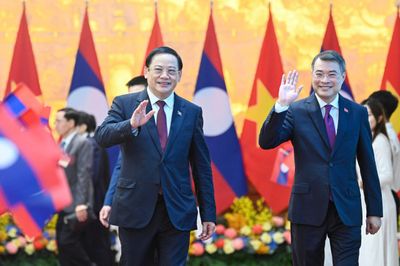 Thủ tướng Lê Minh Hưng chủ trì lễ đón chính thức Thủ tướng Lào Sonexay Siphandone