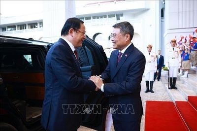 Thủ tướng Lê Minh Hưng chủ trì lễ đón chính thức Thủ tướng Lào Sonexay Siphandone