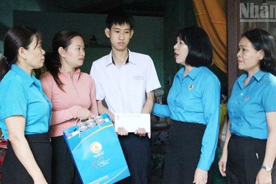 Đoàn viên, người lao động Đà Nẵng nhận 'Những món quà từ Đại hội XIV Công đoàn Việt Nam'