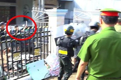 Khởi tố vụ án và tạm giữ hình sự đối tượng chống người thi hành công vụ