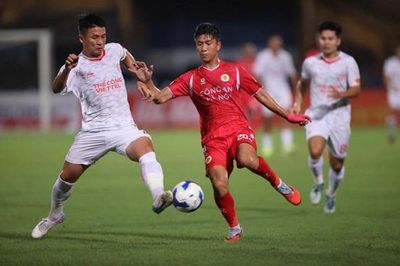 Derby thủ đô chia tay HLV Popov