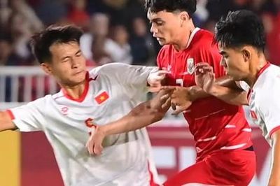 Thua Indonesia phút bù giờ, U19 Việt Nam chờ kết quả 2 bảng còn lại
