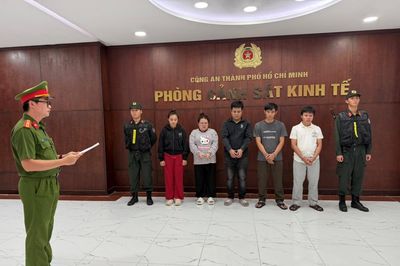 Vợ chồng 9X điều hành đường dây dép giả thu lợi khủng