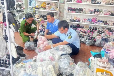 Triệt phá 2 cơ sở kinh doanh hàng giả, thu giữ gần 2.000 sản phẩm vi phạm tại Quảng Trị